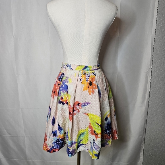 Trina Turk bubble Floral Crochet Women's Skirt size 0 - Picture 5 of 7